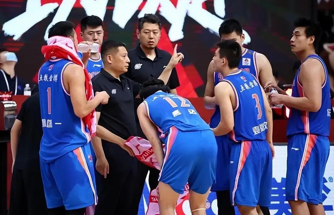 国内名记爆料：CBA总冠军换帅，前国手有望出山带队冲击季后赛