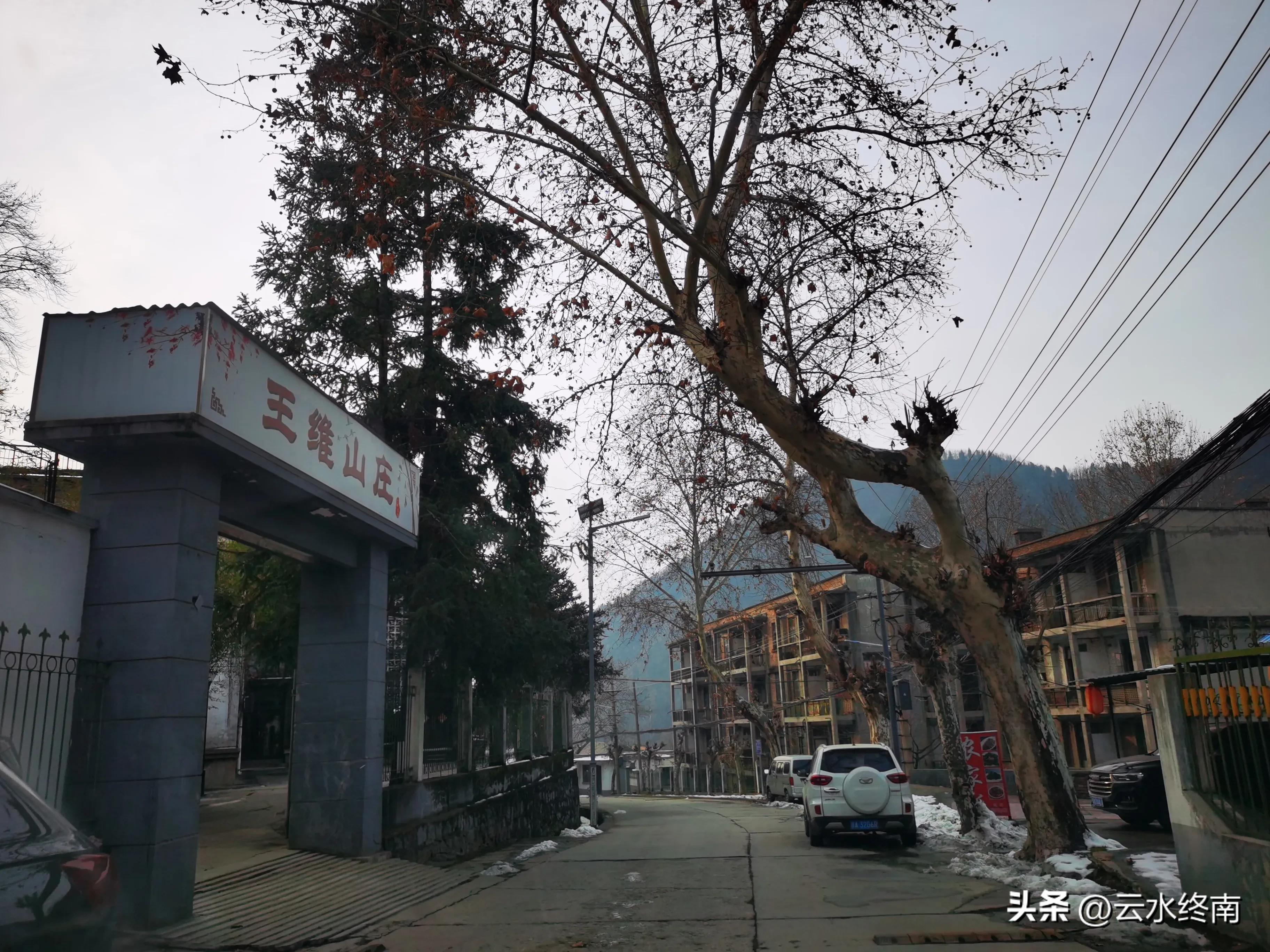 因为这个神秘的大厂,辋川曾经比镇上还热闹的山村,现在怎么样了