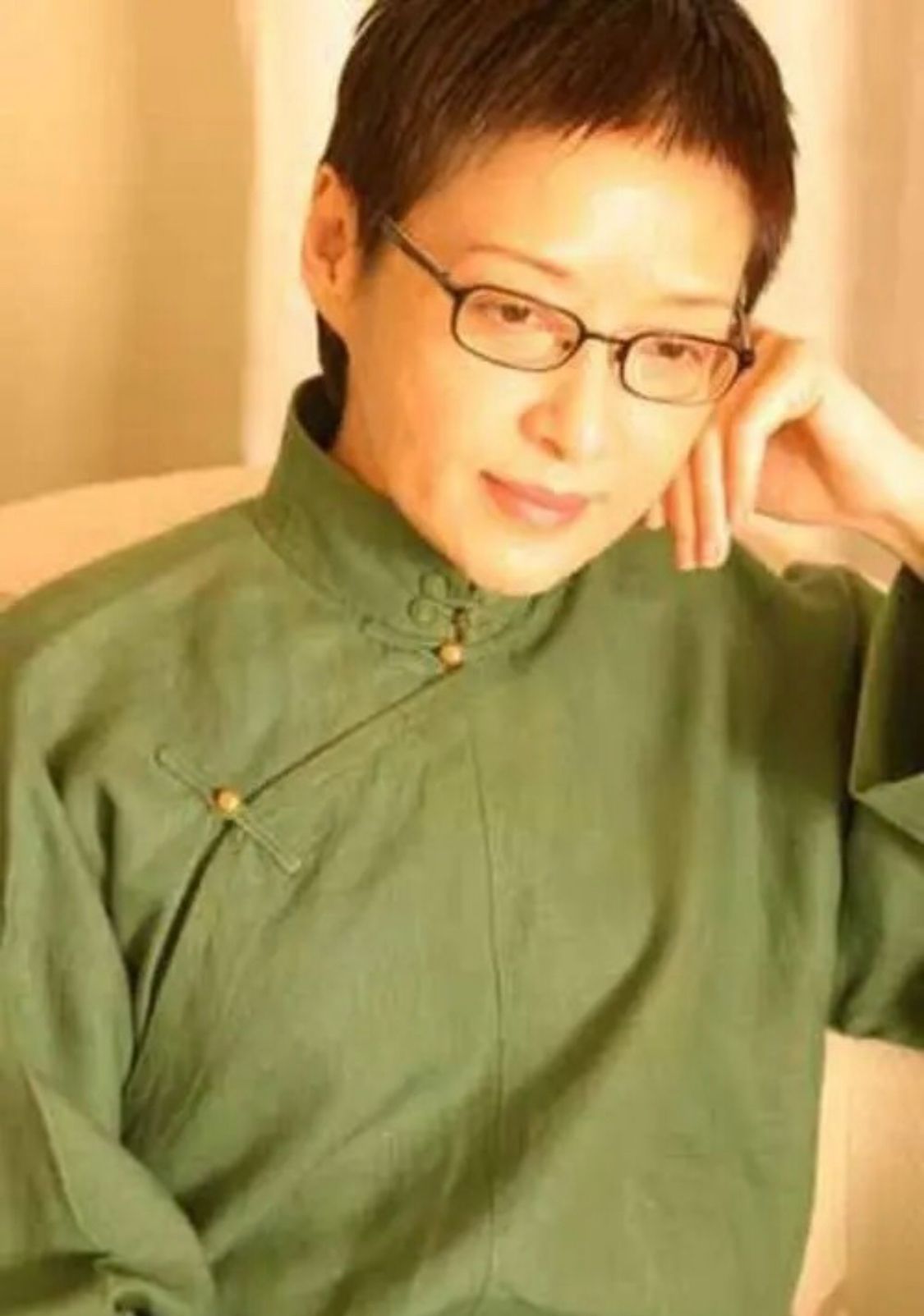 胡因梦为什么剪短发,胡因梦多少岁剪短发