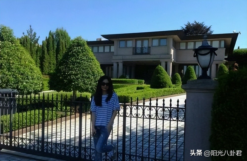 12位港星豪宅,定居内地的10位过气港星