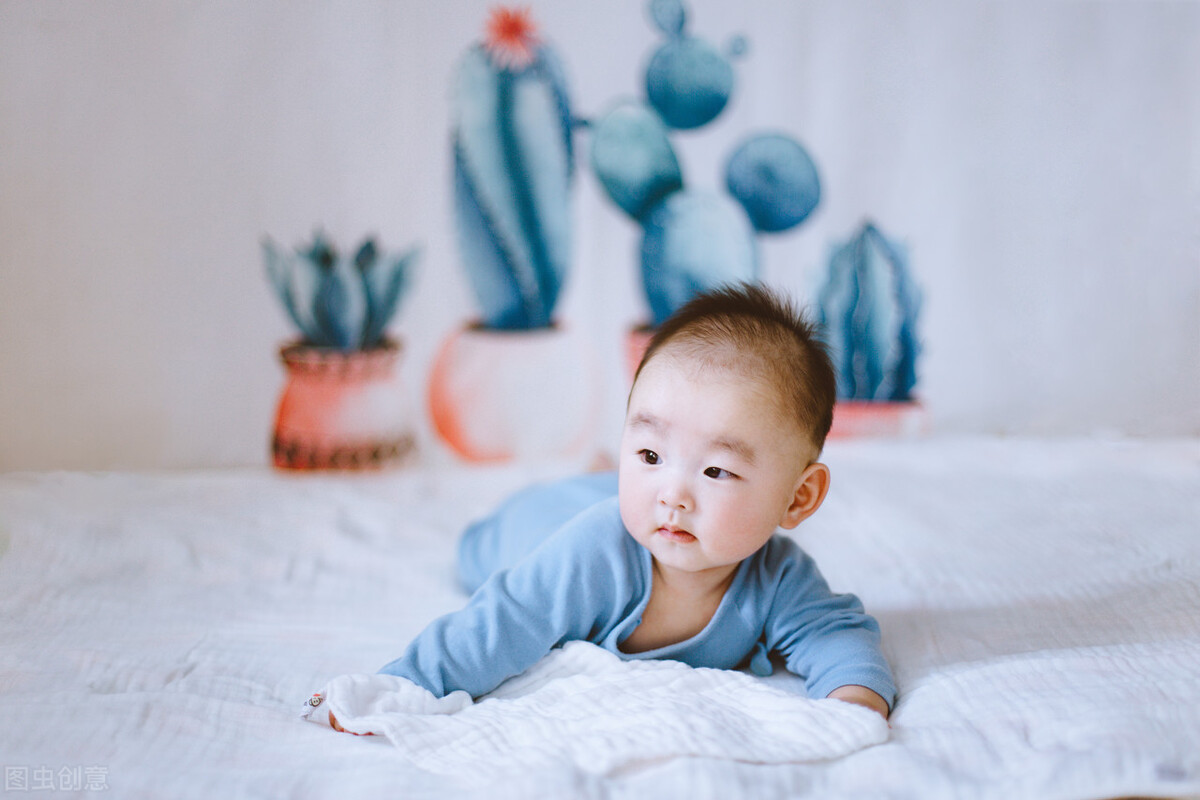 老话说寒从脚起,寒从脚起婴儿光脚