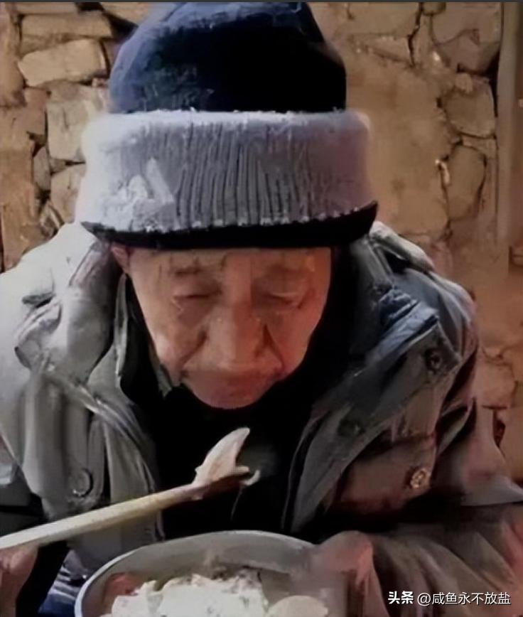 河南老汉捡双性弃婴现状真相,河南50岁老头养大弃婴