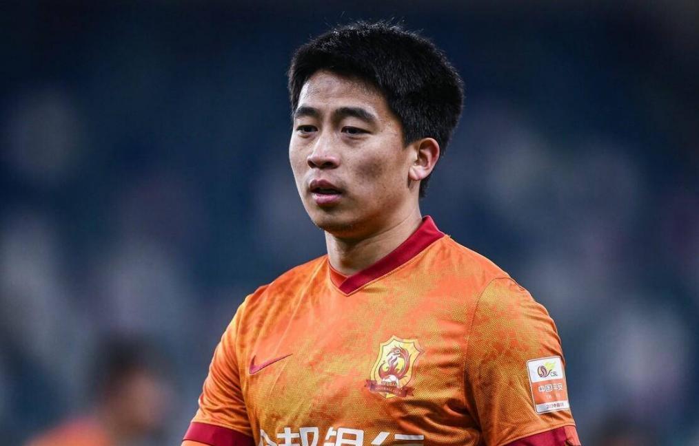 是谁埋没了胡靖航？20岁获中超最佳，随后6年颠沛流离无进步