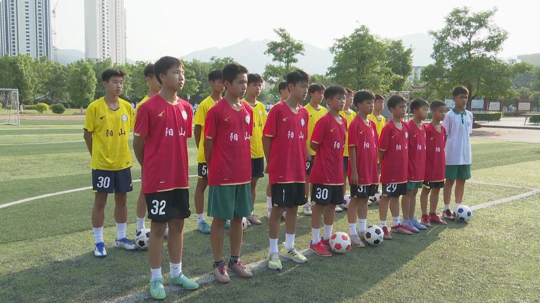 足球校园文化办学理念,足球特色学校校园文化宣传