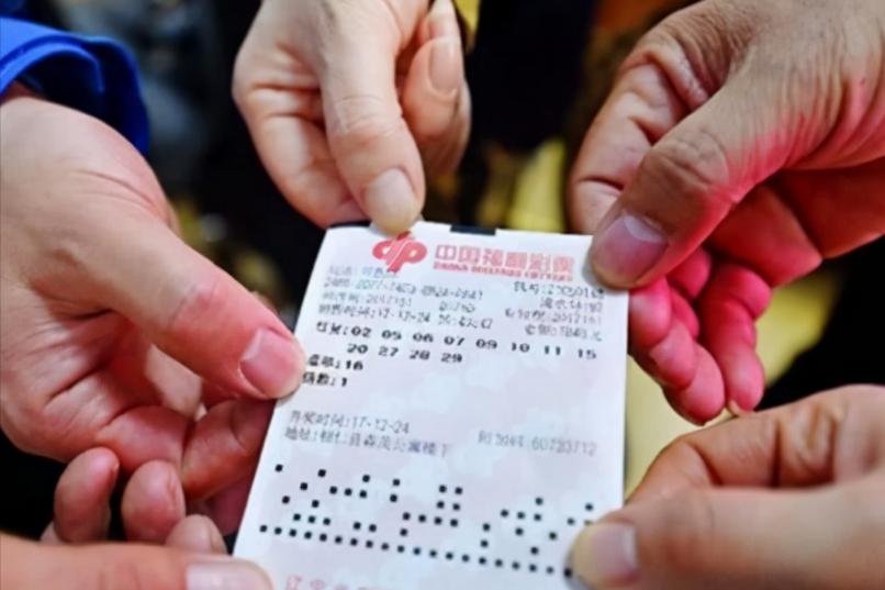 一张小卡片，狂卖500亿！一夜暴富的“*局骗**”，正卷土重来