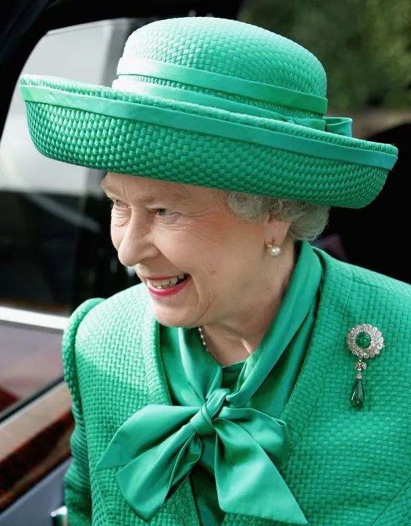 羡慕英王室“传家宝”数不胜数？学会这几招，你的珠宝盒也能常戴常新