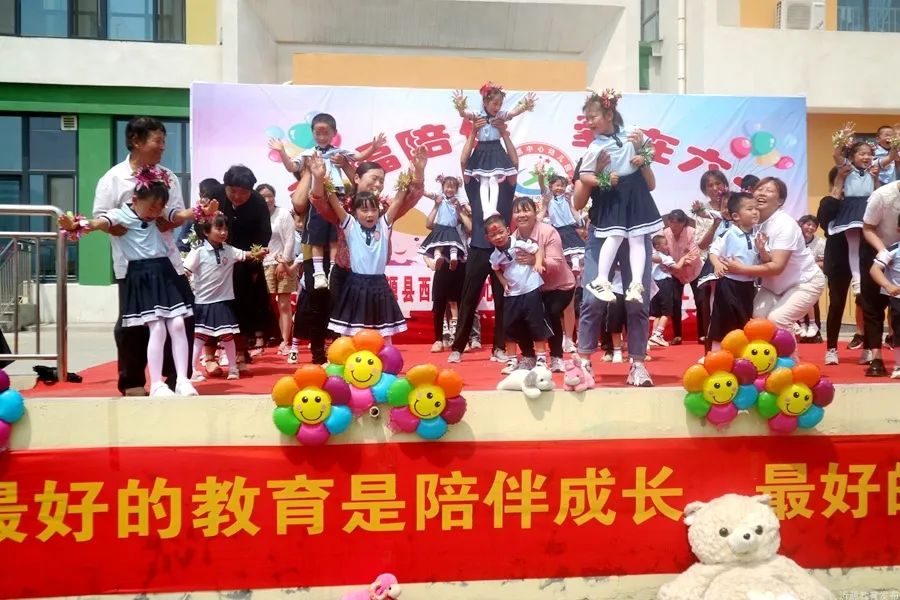 六一儿童节花儿与少年,六一儿童节花儿向阳开