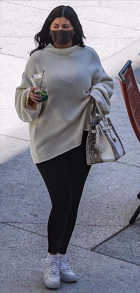 金小妹二胎产后首次晒黑人男友！抚摸孕肚好暖，分娩过程首曝光