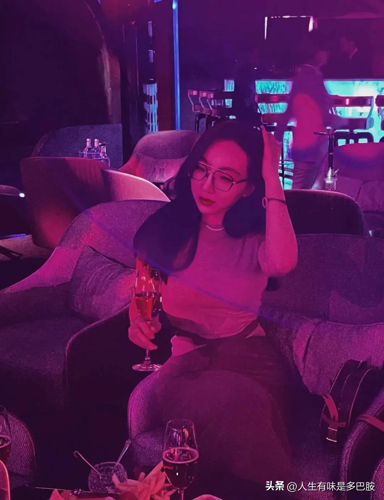 新手去酒吧如何跟女孩互动,如何在酒馆里被人搭讪