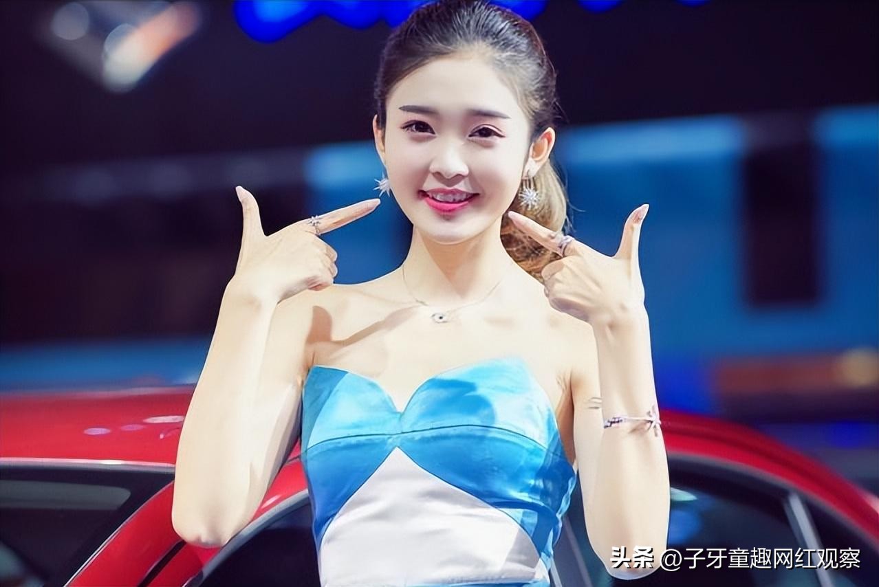 笑容甜美的气质车模,顶级车模惊艳亮相笑容甜美