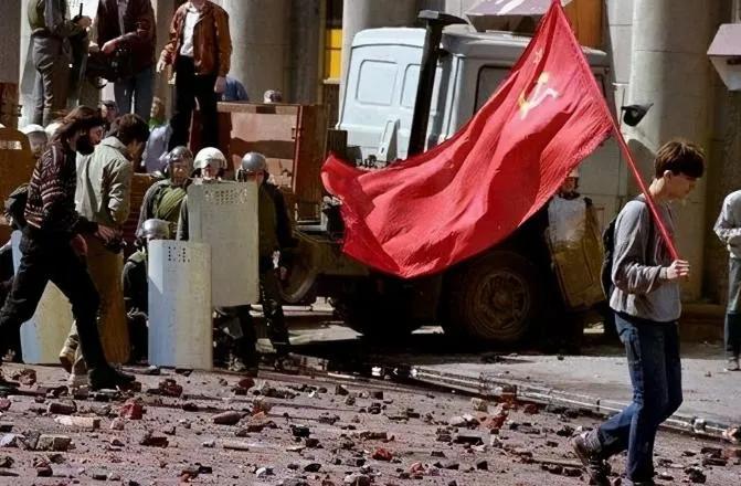 经济问题不断,3大战略支柱动摇,看过苏联故事:美国将被反围猎