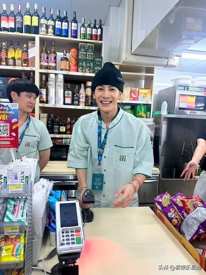 王嘉尔泰国清理垃圾,王嘉尔泰国环保活动