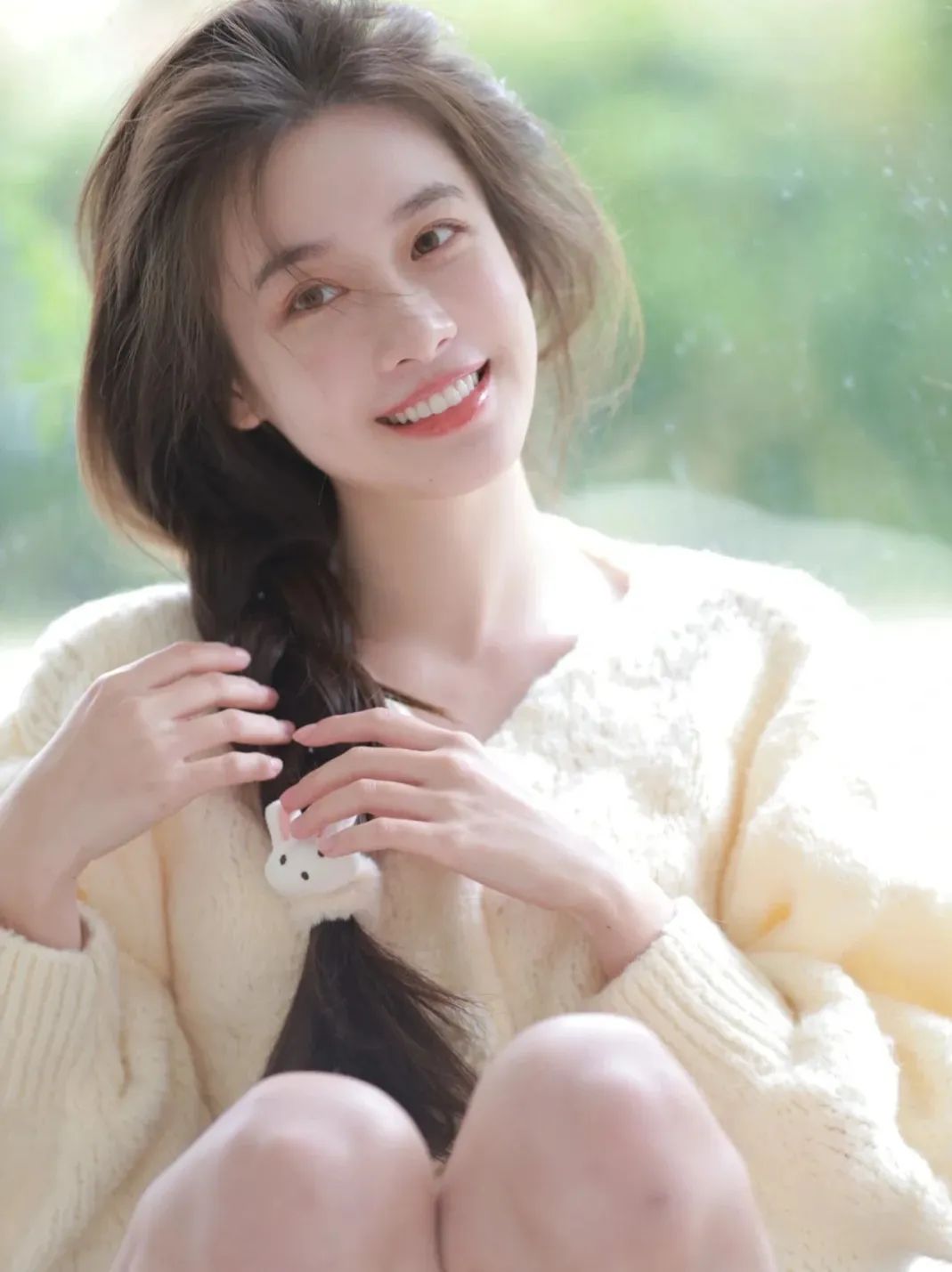 今年别再披头散发了三款减龄发型,秋冬季更适合有氛围感的发型