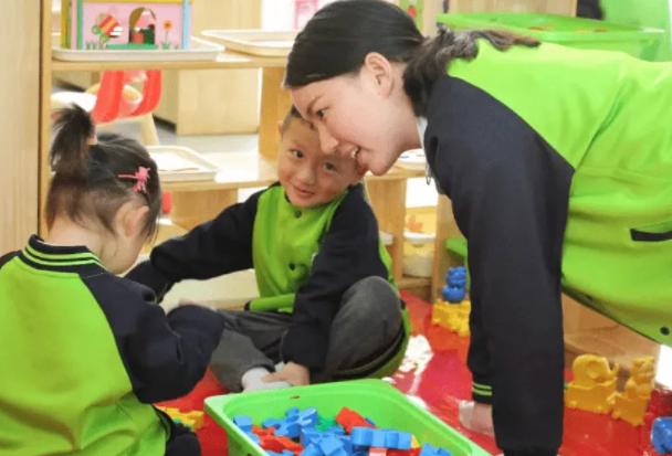 幼儿园老师如何发放工资更合理,幼儿园老师日常发工资