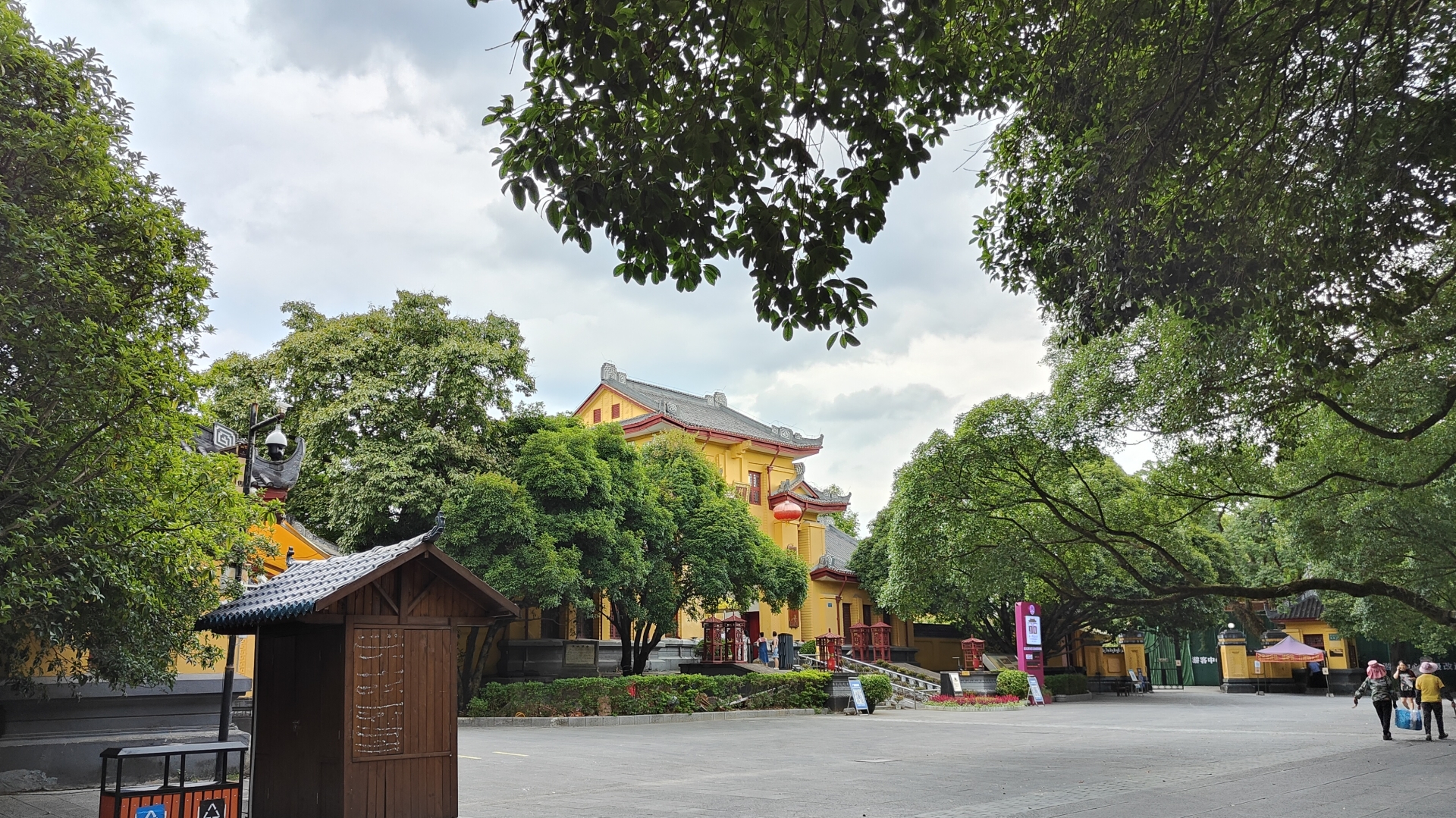 国庆出游带些什么东西,国庆出游必带什么东西