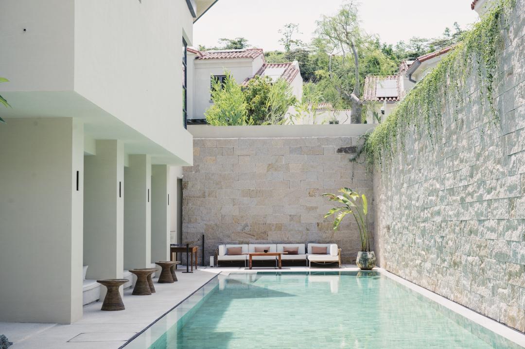 三亚沙滩和碧海蓝天,三亚有清澈的海水和美丽的沙滩