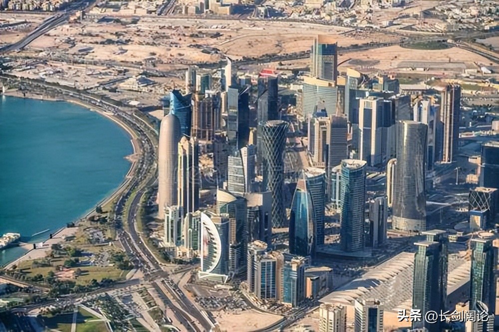 卡塔尔世界杯花费2000亿美元,卡塔尔世界杯2200亿花在哪了