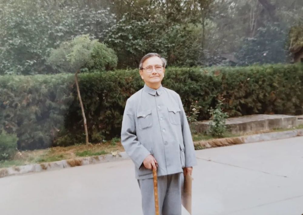 中国筹备制造原*弹子**时，犹太商人送上浓缩铀，周总理：查明真伪