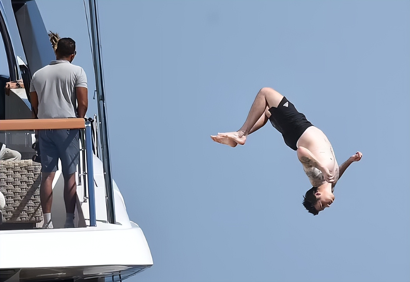 贝嫂承认与儿媳冷战不和,贝嫂跟婆婆闹翻事件视频