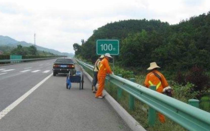 高速拆除路标指示牌视频,安装高速限速标志