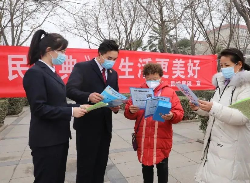 用法律保护老百姓的合法权益,用法律守住道德