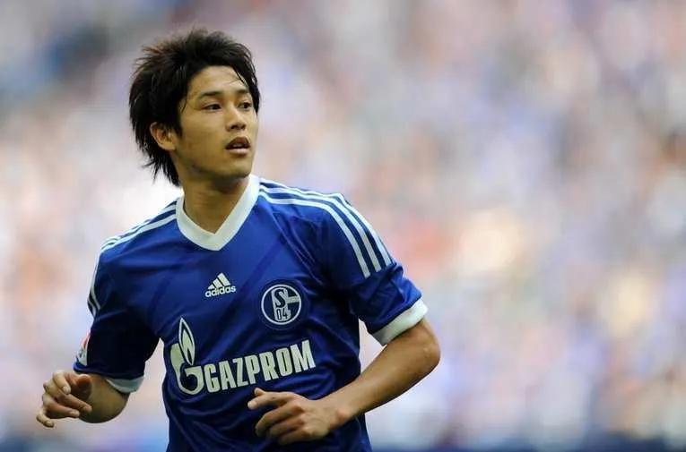 内田笃人左后卫,前日本国脚内田笃人宣布退役