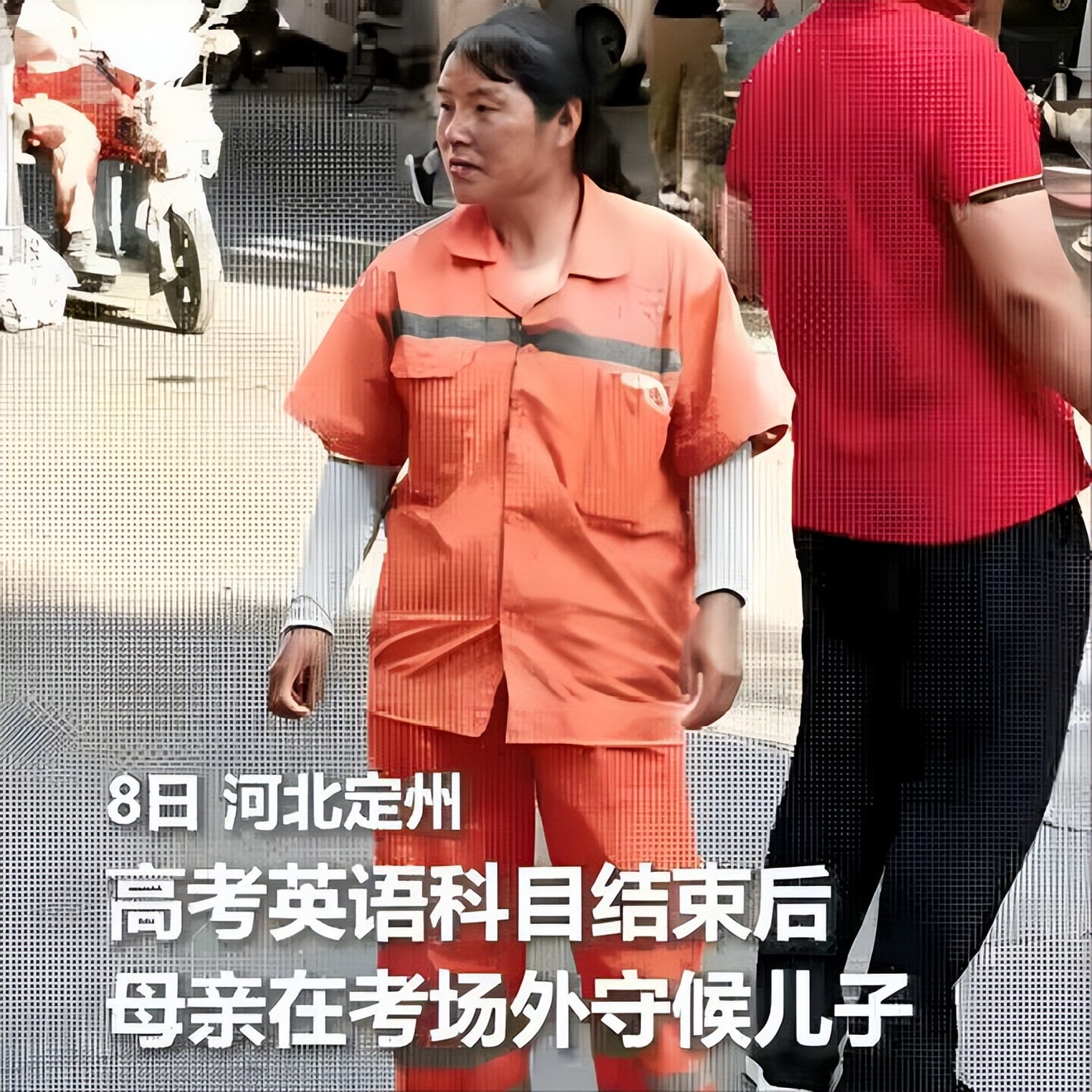 突然,让人泪目的高考考场前相拥的环卫工母子,做了个重大的决定