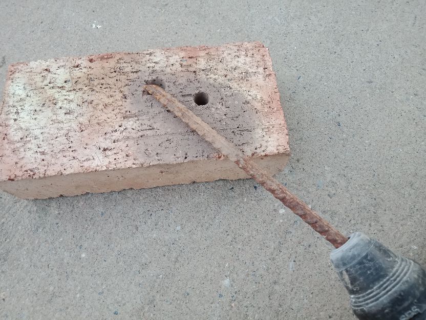 电锤打孔不崩的方法,电锤墙面打孔不掉灰妙招