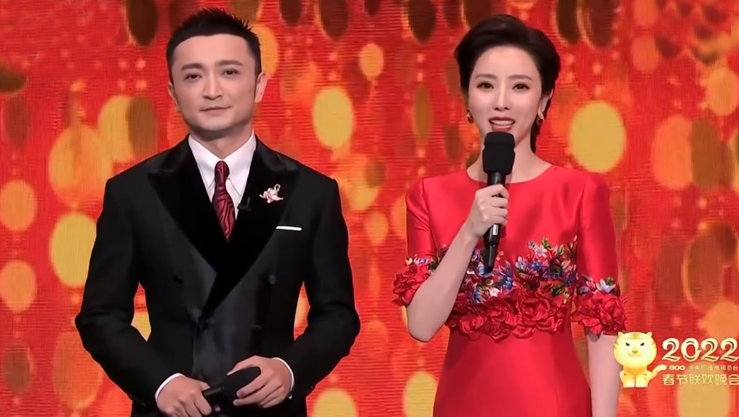 央视春晚主持人阵容官宣国际版,央视春晚主持人团队官宣