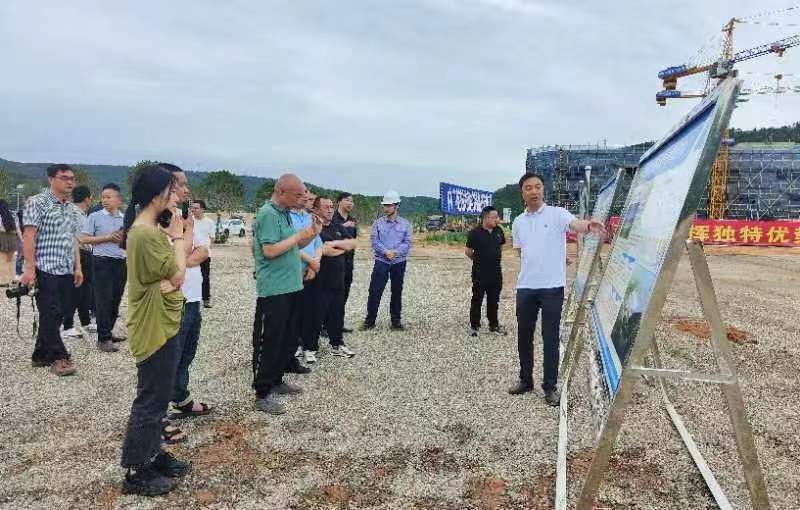 “科技立市”集中采访团走进绵阳游仙