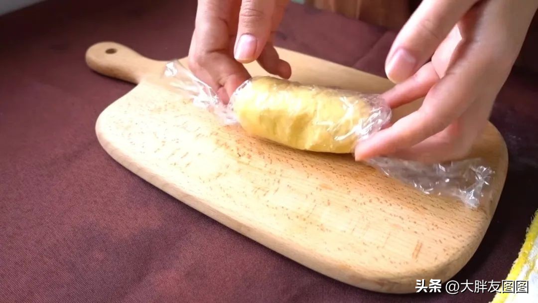 酥皮奶油泡芙的做法烤箱,做泡芙酥皮的手法练习视频