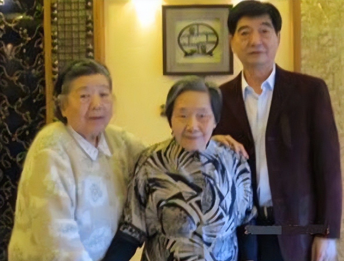 她是叶帅最后一任妻子,生下一双儿女,现年96岁,孙女是知名歌星