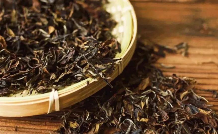 广东男子在朋友圈晒买的名茶，结果朋友喝过后怒怼他，咋回事？