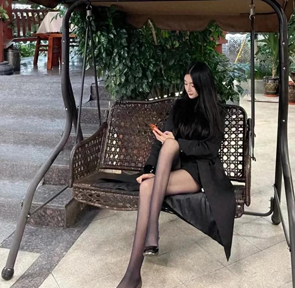 为什么女生穿袜子这么好看,夏天穿丝袜还是棉袜不会臭脚