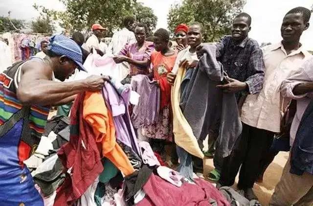 中国人捐赠的旧衣服到了非洲变成什么样了？