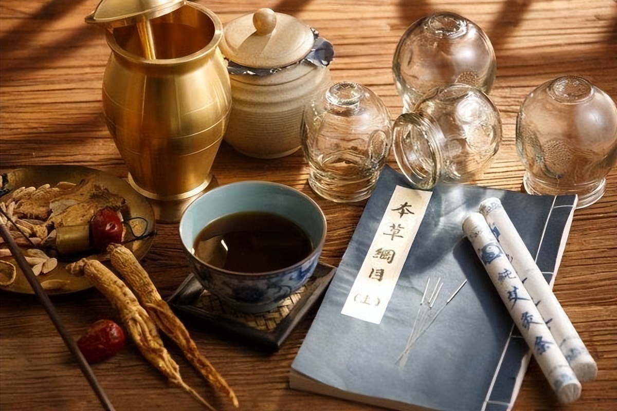 男子痛风血尿查出肾衰，吃3种食物容易尿酸高，中医治疗尿酸肾病