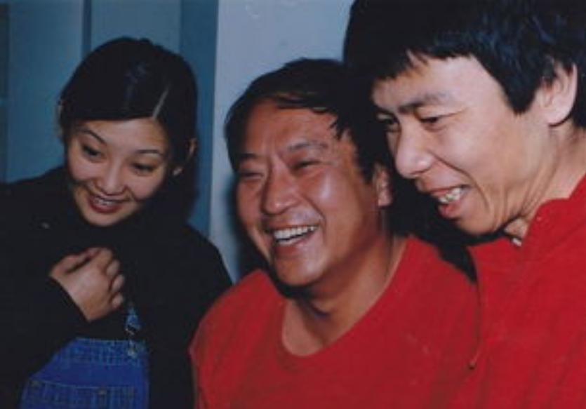 牛群和冯巩晚年见面,牛群辞官