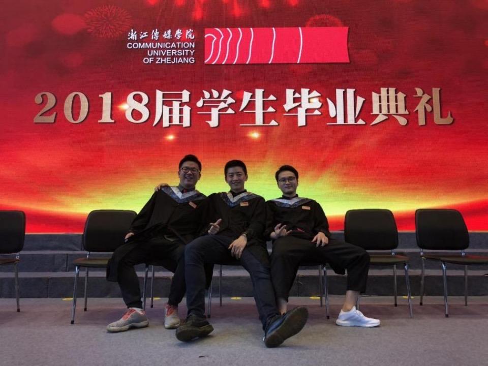 90后边上班边创业月入5万,90后辞掉月薪6000的工作创业