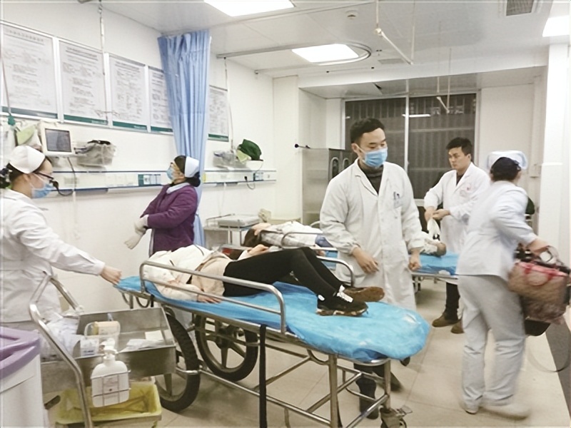 严重脑外伤急诊处理流程,头部受伤生命体征消失怎么抢救