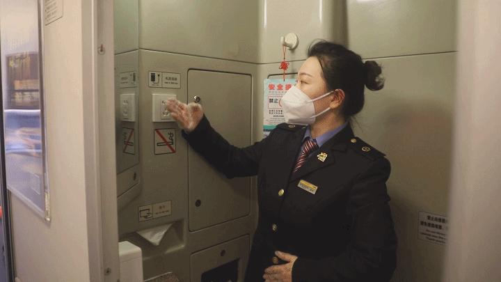 坐火车手机没电攻略,坐火车手机没电了应该去哪儿充