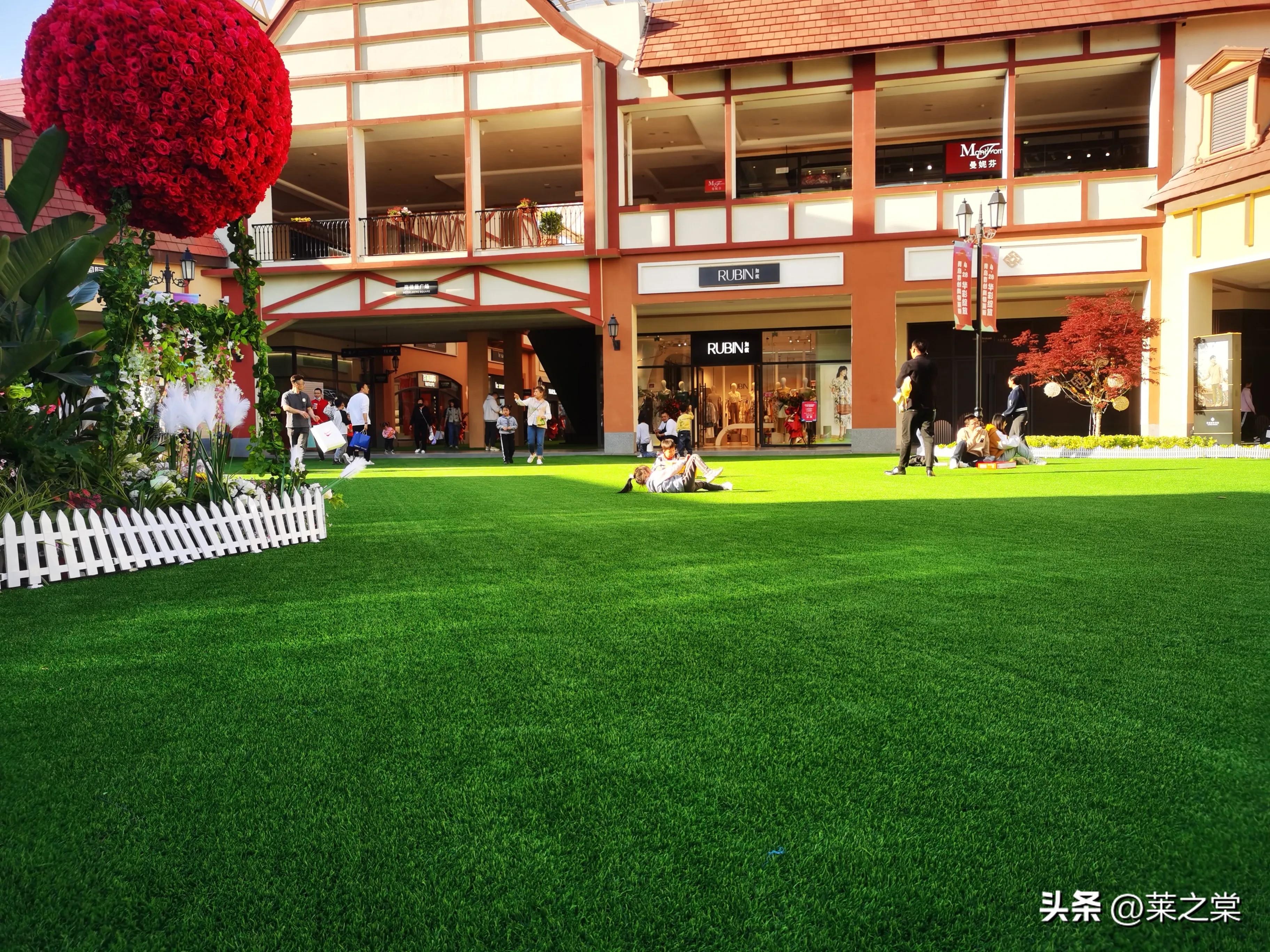 青岛的这家国际品牌卖场开业了,颇具国外风情