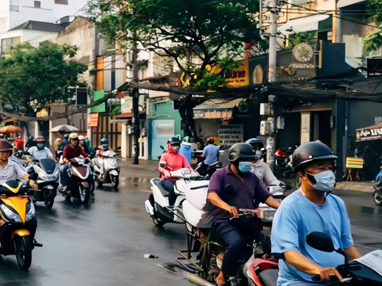 许多越南漂亮姑娘在边境摆摊,越南边境卖东西的姑娘