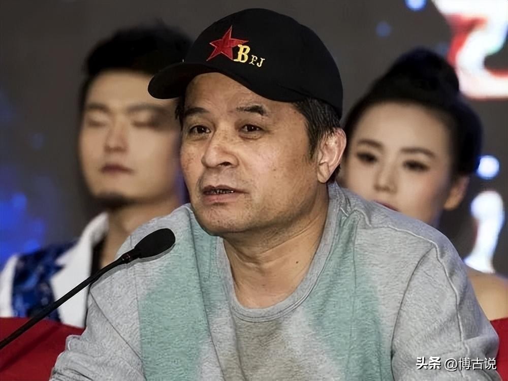 64岁毕福剑现状凄惨，陋居农村，吃力修三轮，活该付出惨痛代价