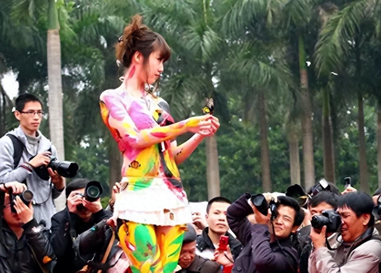 “最红裸模”*筱雨张**：22岁时拍写真火爆全网，如今将近40岁仍单身