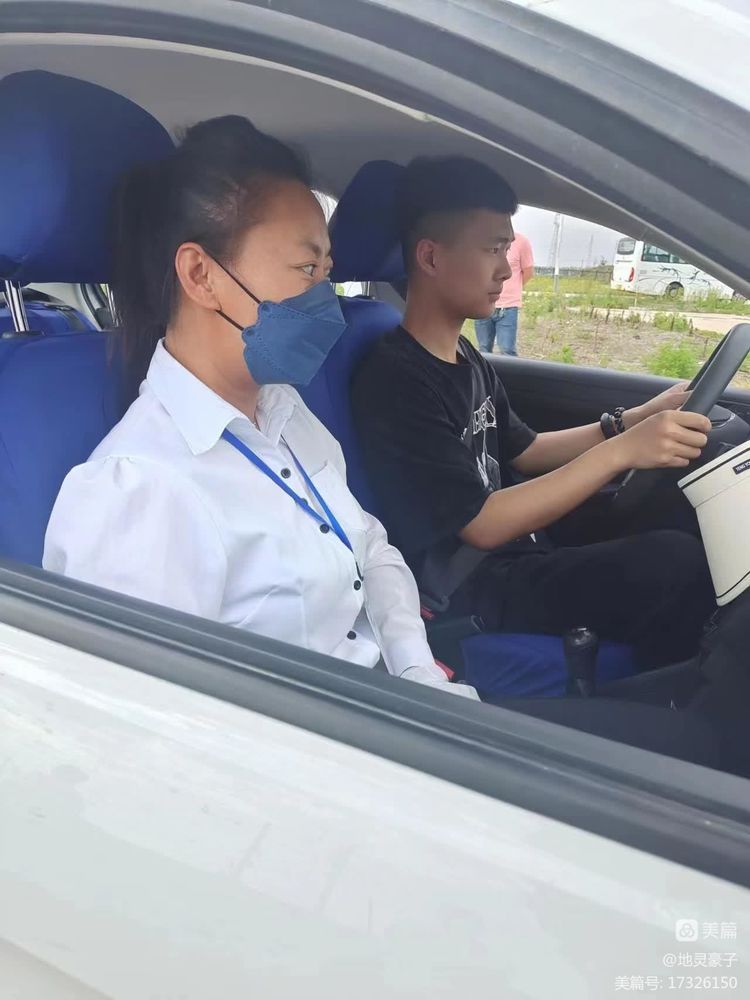 搞笑教练教车最火的视频,逼疯教练教车搞笑视频