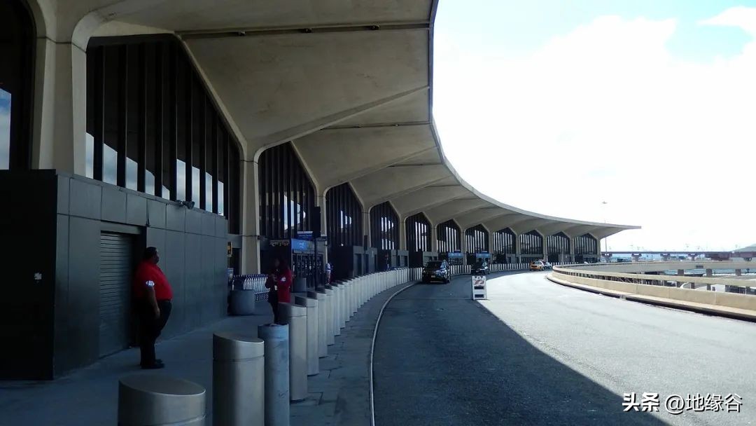 美国机场为啥那么多跑道,美国机场最新消息