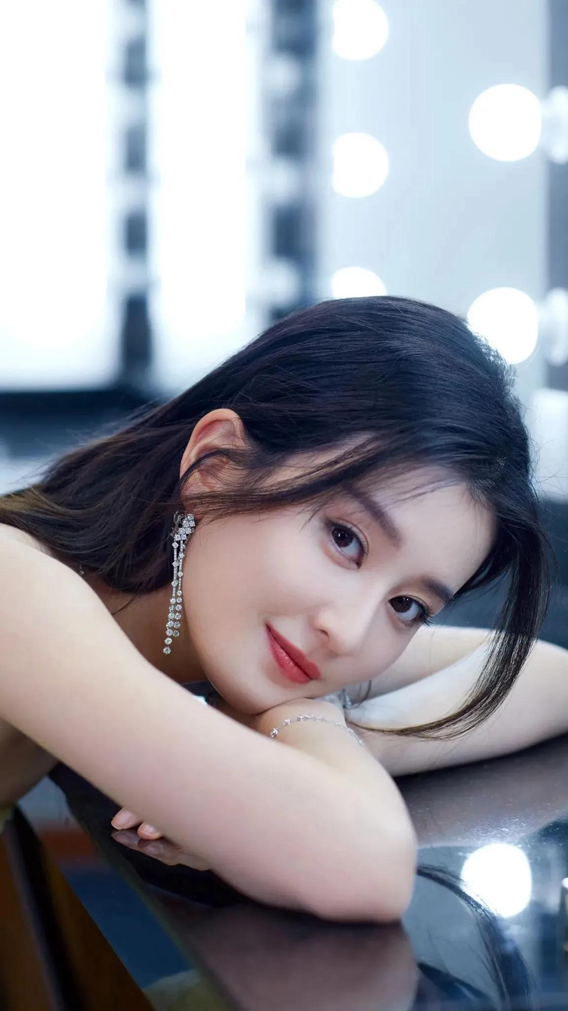 乔欣清纯女孩视频,乔欣清纯风穿搭好美