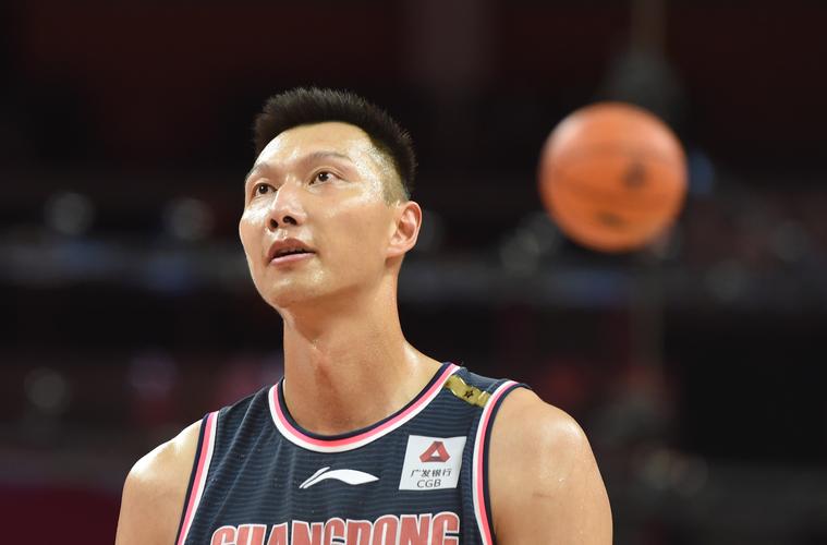 嘴上说着爱国，两个儿子却都是美国籍，易建联到底是怎么想的？