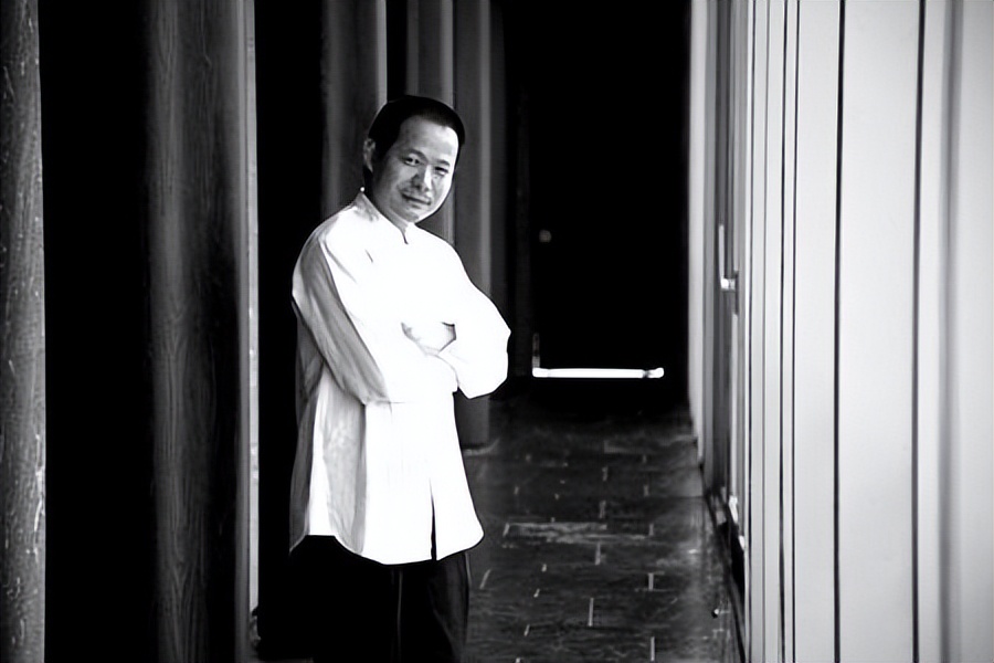 他17岁上中国人大，28岁赚500万元，39岁身家15亿，凭啥