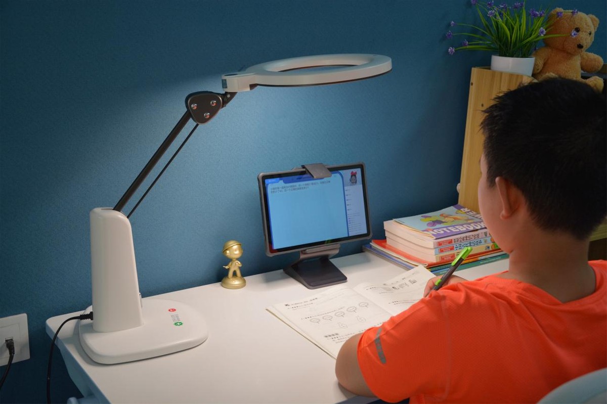 NIR红光真正护眼光，陪伴孩子学习，我选择天使之光2医安级护眼灯